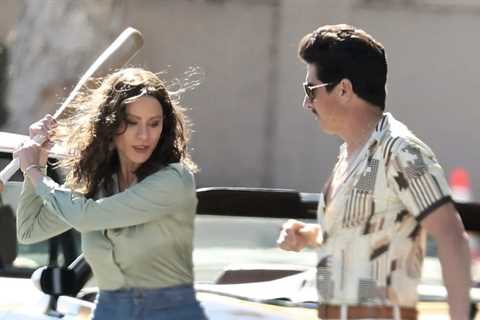 Sofia Vergara chases her co-star with a bat while filming ‘Griselda’