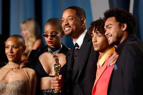 Will Smith’s entire family joins him onstage at the Oscars after-party after his fight