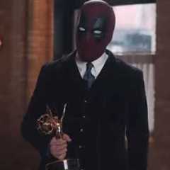 Ryan Reynolds thanks the Emmys for his award as Deadpool 😂⚔️